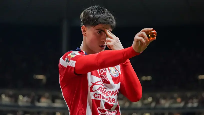 "Es otaku": Chivas se burla de Armando ‘Hormiga’ González durante la pretemporada