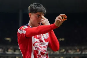 "Es otaku": Chivas se burla de Armando ‘Hormiga’ González durante la pretemporada