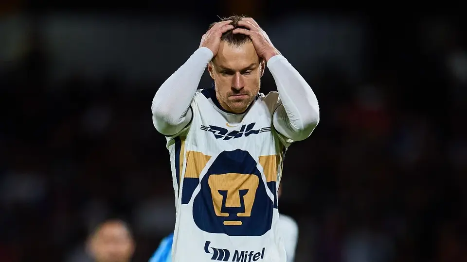 ¡De Alves a Ramsey! Pumas y los fichajes fallidos más recordados en su historia