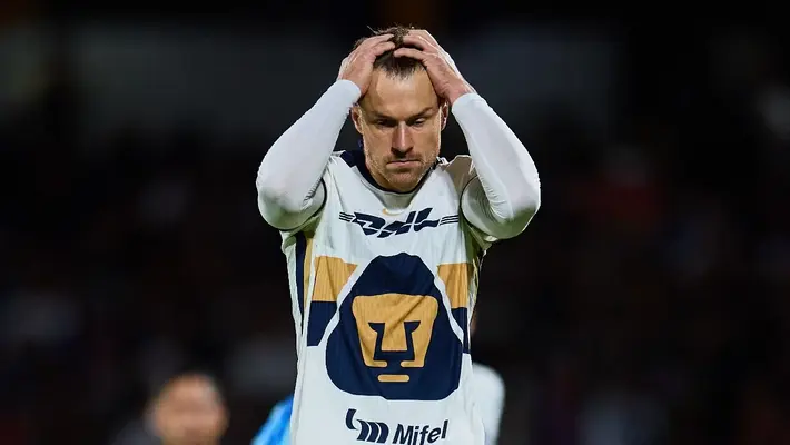 ¡De Alves a Ramsey! Pumas y los fichajes fallidos más recordados en su historia