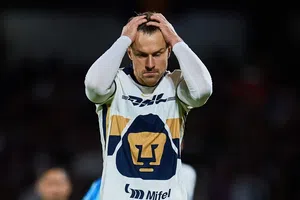 ¡De Alves a Ramsey! Pumas y los fichajes fallidos más recordados en su historia