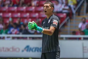 Alex Padilla, ex portero de Pumas, regresó a la titularidad con el Athletic