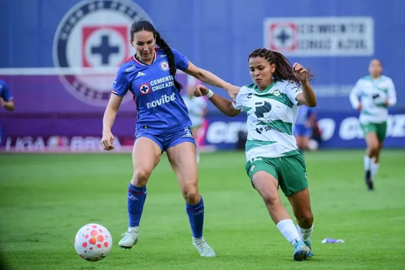 Cruz Azul femenil y Leighanne Robe|IMAGO 7