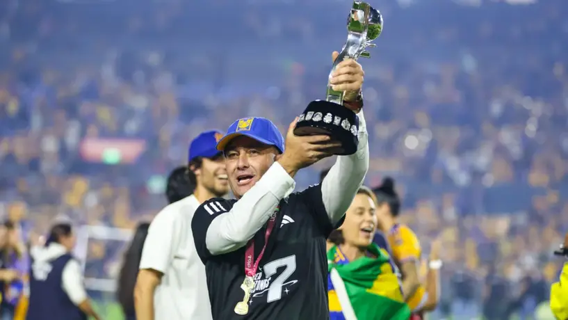 "Un regalo de la vida": Pedro Martínez Losa celebra su primer título con Tigres Femenil