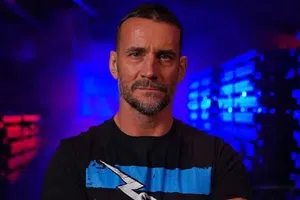CM Punk ‘roba’ máscara de Penta Zero Miedo