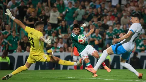 México empata con Uruguay con Gilberto Mora como figura