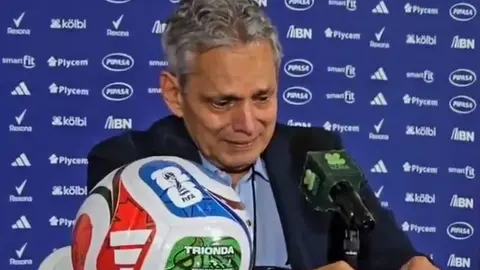 Reinaldo Rueda, entrenador de Honduras, rompe en llanto tras quedar fuera del Mundial