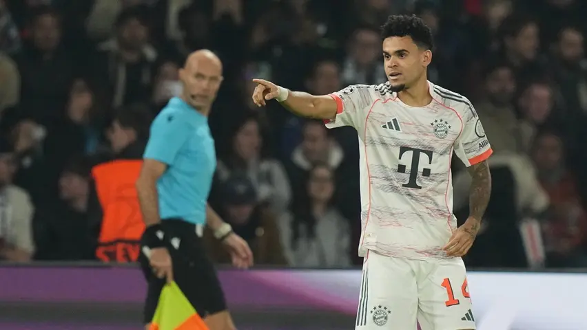 Luis Díaz celebrando uno de sus goles contra el PSG | AP