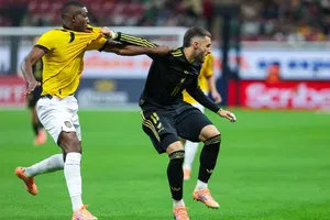 México mejora pero no pasa del empate ante Ecuador y se va entre abucheos