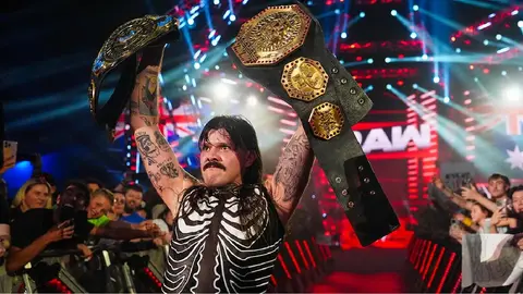 ¿Cuál es el significado del nuevo tatuaje en el cuello de Dominik Mysterio?