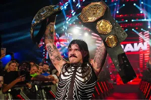 ¿Cuál es el significado del nuevo tatuaje en el cuello de Dominik Mysterio?