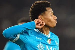 ¡Doble líder! Napoli vence a Roma y 'escala' al primer lugar junto con Milan