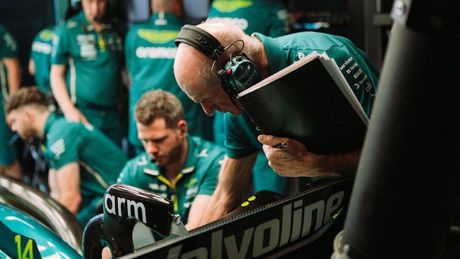 ¿Fernando Alonso sin jefe? Aston Martin realiza movimiento y Adrian Newey no será más el director de equipo