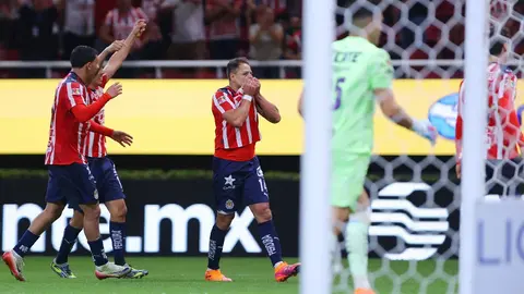 ¿Autogol? Santiago Mele y la polémica en anotación de Chicharito Hernández