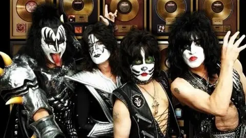 Adiós a Ace Frehley: Kiss recuerda a su guitarrista como un “soldado del rock”