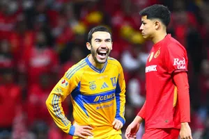 Vigón golpea a jugador de Toluca en pleno festejo; se esperan sanciones