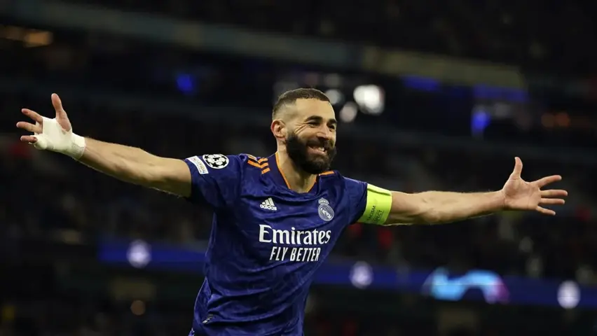 Karim Benzema da indicios sobre su futuro | AP