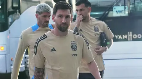 Conmovedor encuentro de Messi con Manu, el niño que padece del déficit que él sufrió en su infancia