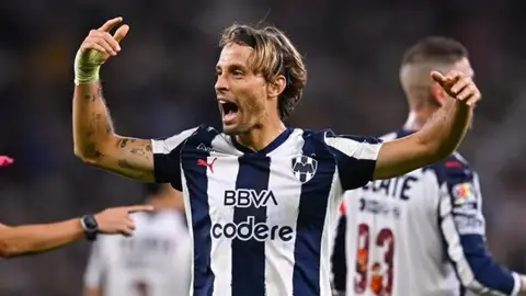 ¿Se va? Sergio Canales fue visto con el presidente de un club de España