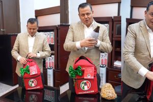 Diputado del PRI regala caguamas y botana a legisladores