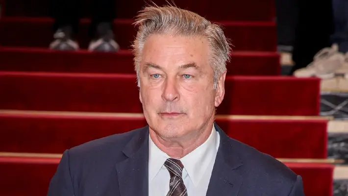 ¿Cuál es el estado de salud del actor Alec Baldwin tras accidente automovilístico?