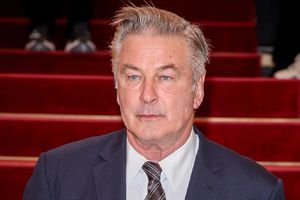 ¿Cuál es el estado de salud del actor Alec Baldwin tras accidente automovilístico?