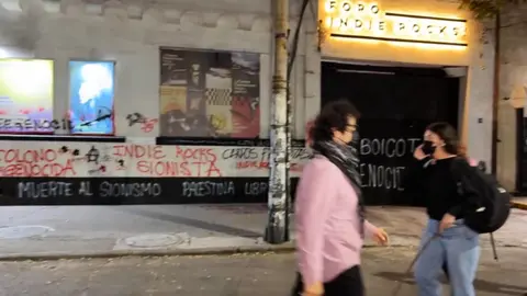 Foro Indie Rocks fue vandalizado por grupos pro Palestina; reclamaban por el show de Noga Erez