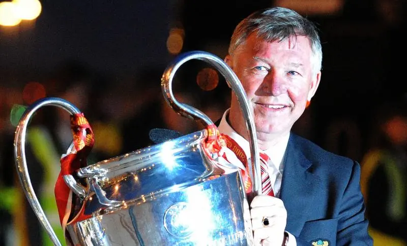 Sir Alex Ferguson fue el entrenador de Scholes | X