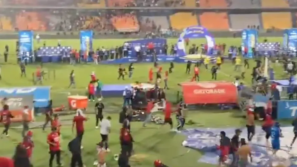 Invasión de campo empaña los festejos de Atlético Nacional tras conquistar el título de la Copa Colombia