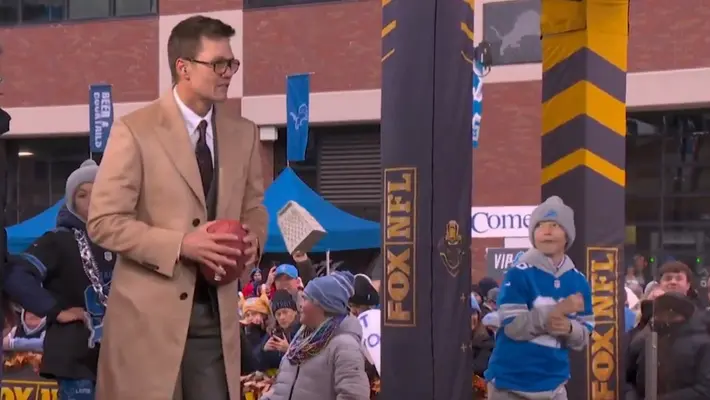 "Atrapa el maldito el balón": Recuerdan a Tom Brady ‘desliz’ con pequeño aficionado
