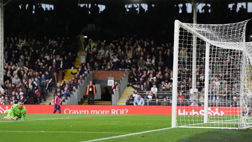 Aficionados del Fulham y Wolves se unieron para aclamar a Raúl Jiménez en la Premier League
