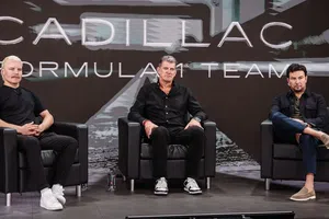 Checo Pérez tiene "ventaja" sobre Bottas para ser el número 1 en Cadillac