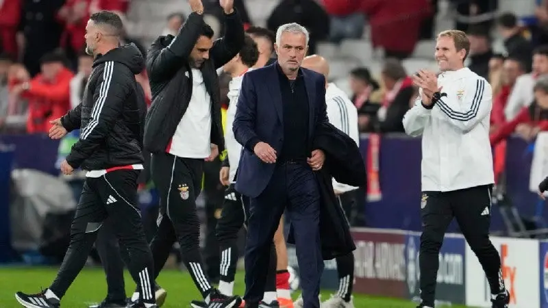 Mourinho en la victoria de Benfica I AP
