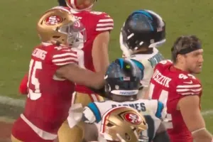 ¡Golpe bajo! Tre’von Moehrig crea pelea con Jauan Jennings por 'golpe ilegal'
