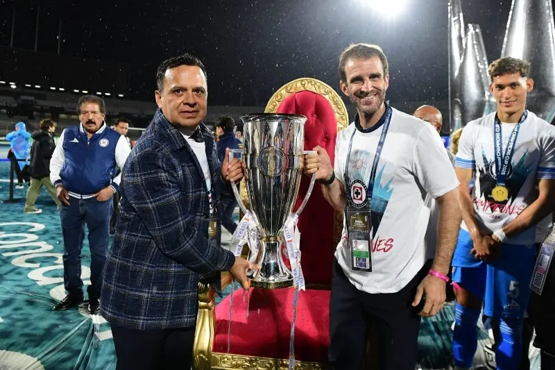 Víctor Velázquez e Iván Alonso en celebración de la Concachampions | MEXSPORT