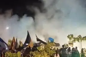 ¡Una locura! Afición recibe a Pumas con mega fiesta previo al juego ante León