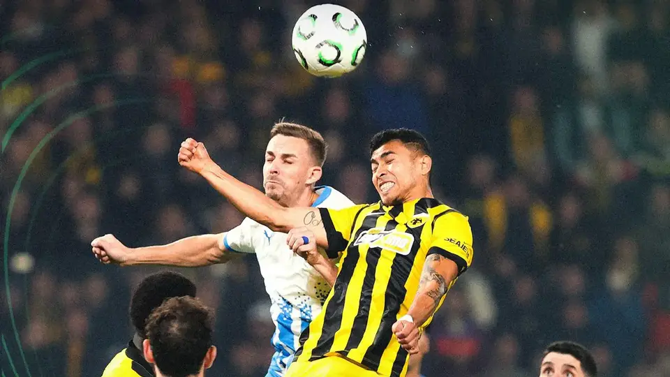 AEK Atenas de Orbelín Pineda derrota al U Craiova en la Conference League