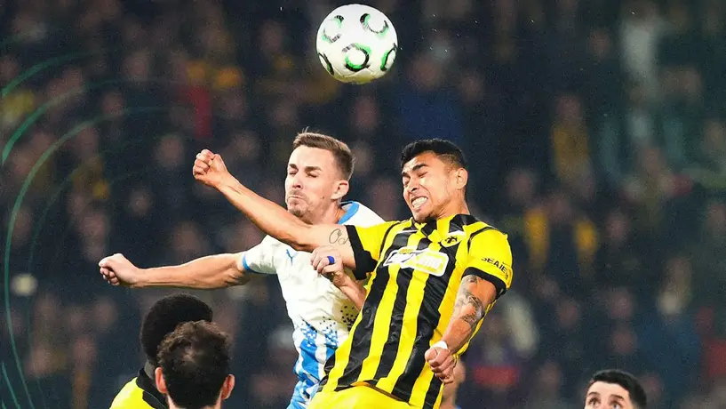 AEK Atenas de Orbelín Pineda derrota al U Craiova en la Conference League