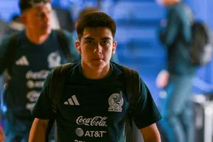 Gilberto Mora acapara reflectores en entrenamiento de la Selección Mexicana pese a lesión