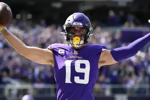 Adam Thielen llega a reforzar la ofensiva de los Steelers