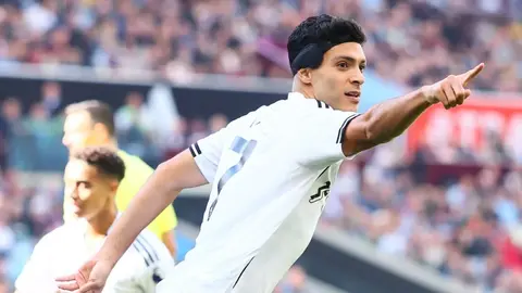 Raúl Jiménez da asistencia en goleada de Fulham a su exequipo, Wolverhampton