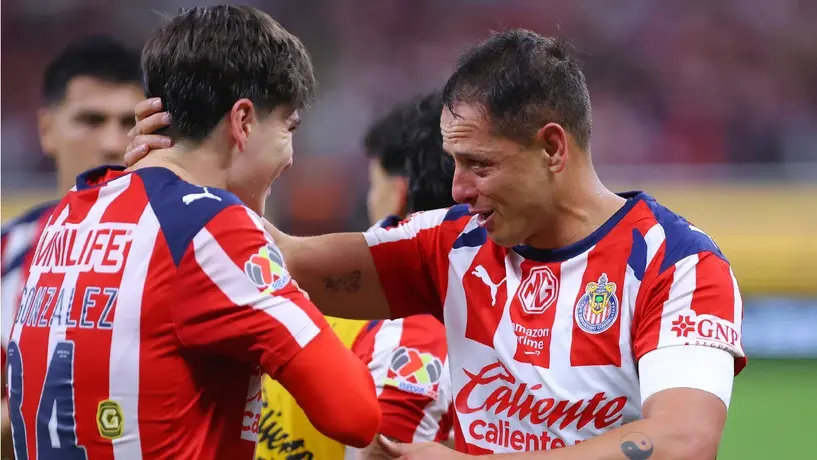Emotivas palabras de Chicharito para Hormiga González tras la victoria sobre Rayados