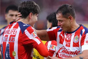 Emotivas palabras de Chicharito para Hormiga González tras la victoria sobre Rayados
