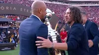 Carles Puyol se niega a cargar la copa en la final de la Libertadores