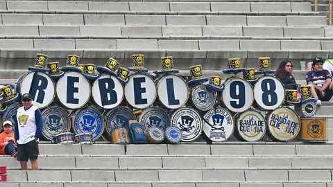 Afición de Pumas realiza protesta en duelo vs Xolos: "Respeten nuestra historia"