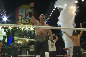 Claudio Castagnoli se convierte en Campeón Mundial Peso Completo de CMLL