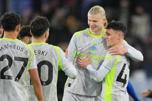 Man City y Aston Villa ganan y siguen cerca del líder de la Premier League, Arsenal