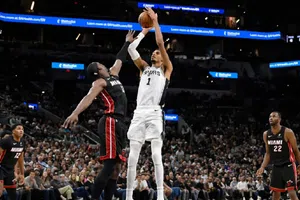 ¡Exorcismo en San Antonio! Spurs logran histórica marca en debut NBA