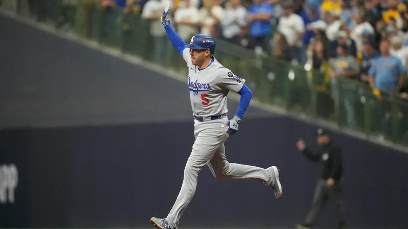 Dodgers toma la ventaja ante Brewers en el primer juego con homerun de Freddie Freeman