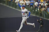 Dodgers toma la ventaja ante Brewers en el primer juego con homerun de Freddie Freeman
